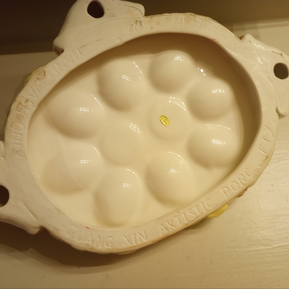 Ceramic Easter Egg Display Plate and matching salt and pepper shakers - Picture 8 of 11